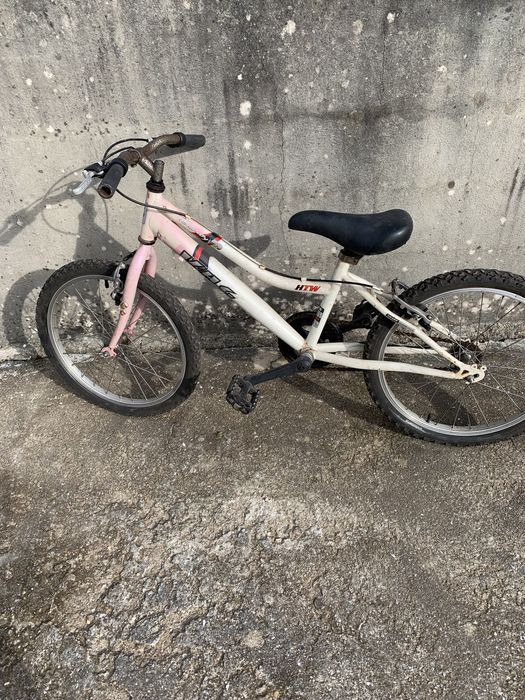 Bicicleta vinte usada de menlna