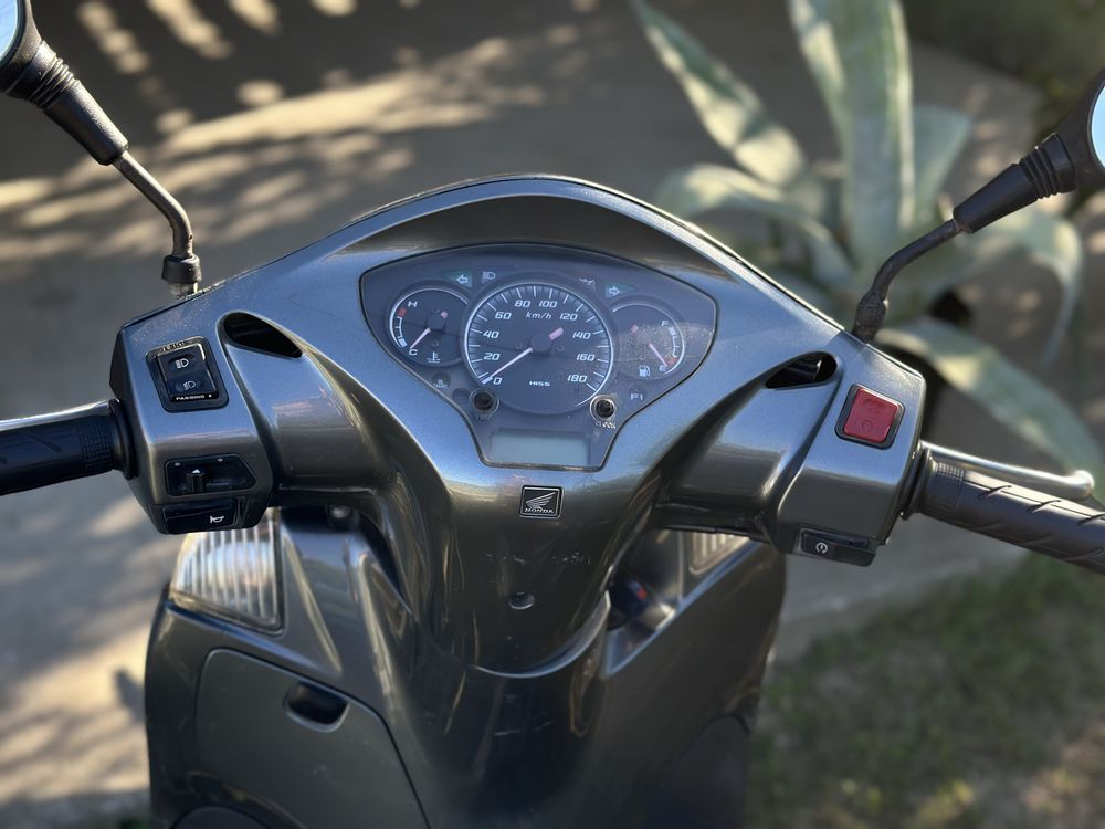 Мопед Honda SH 300 бензин