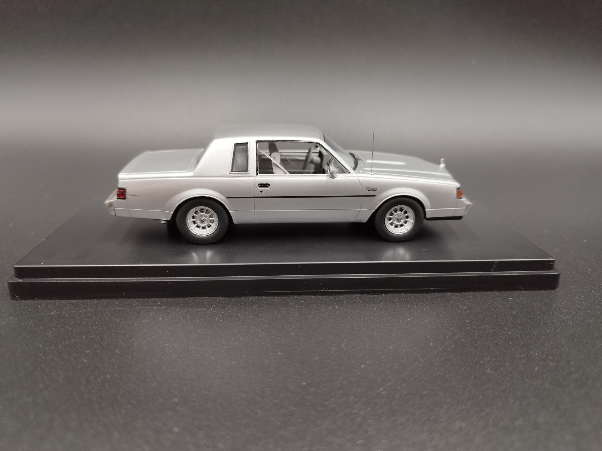 1:43 Auto Word Buick Regal Typ T (1986) silver  model