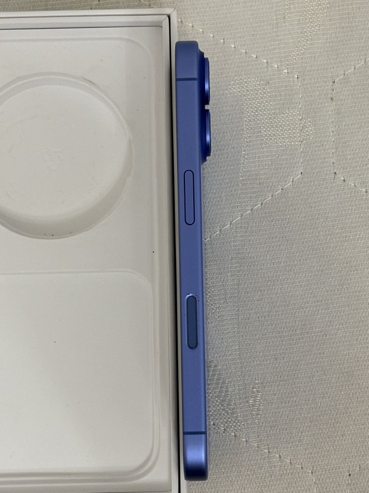 iPhone 16 256 Ultramarine