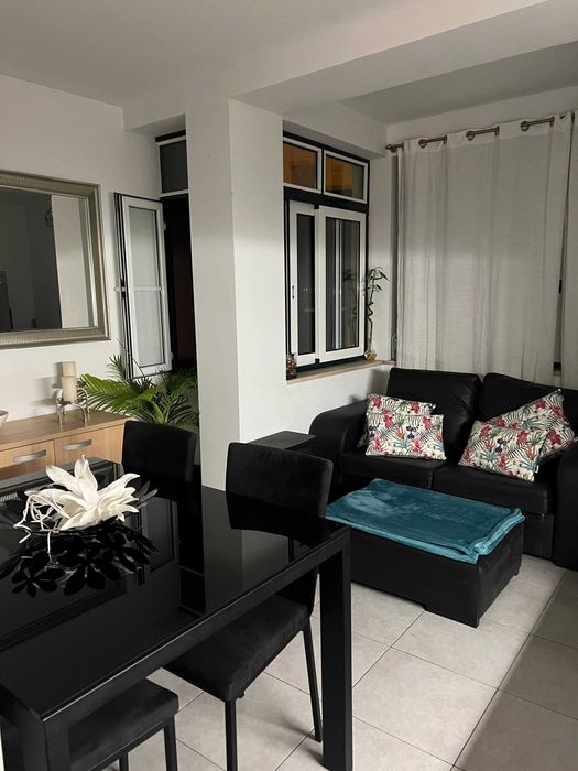 Sofá Preto 2 Lugares – Usado em Bom Estado | 60€