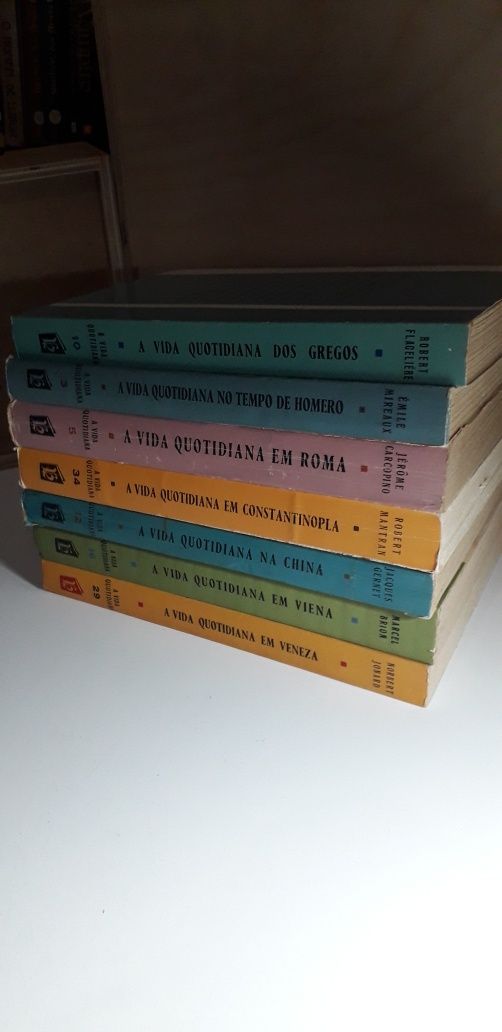 A Vida Quotidiana (Livros do Brasil) 7 Volumes Diferentes