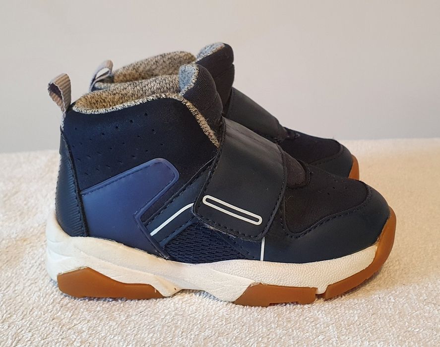 Sapatilhas Zara Baby tamanho 20