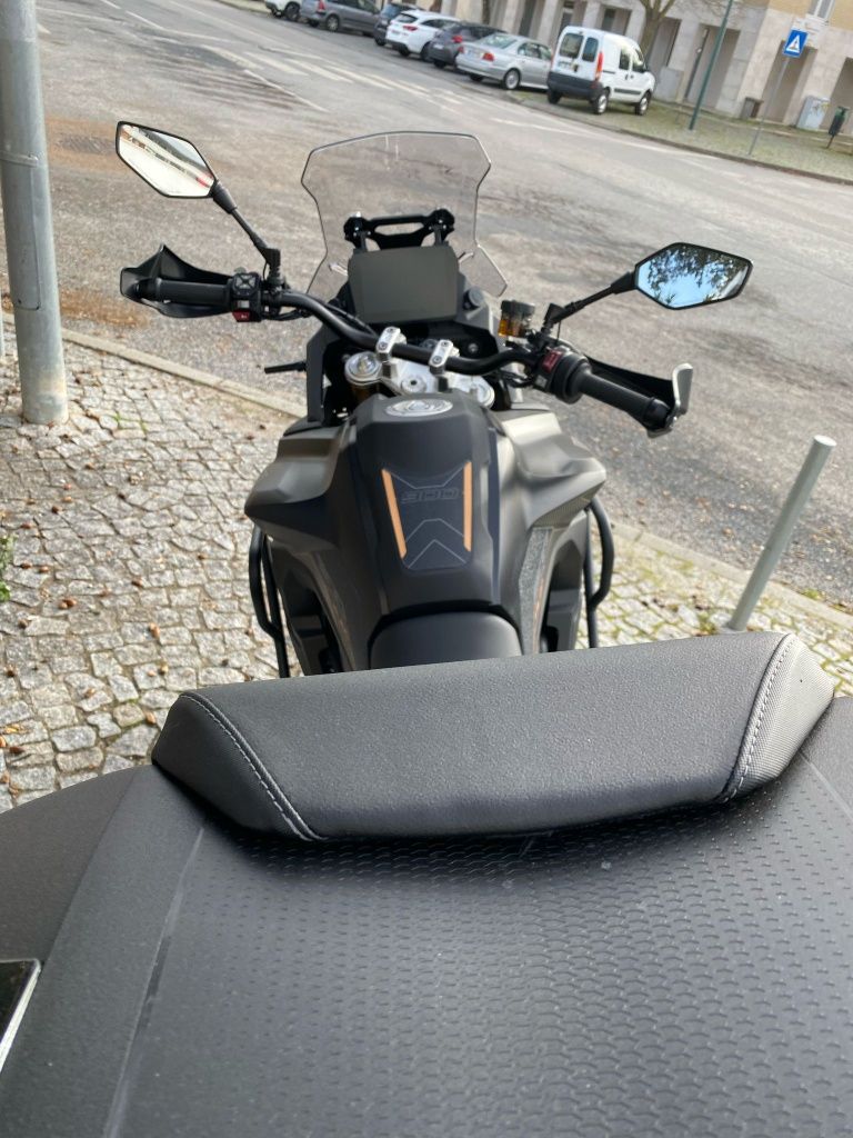 Voge 900 DSX Preta