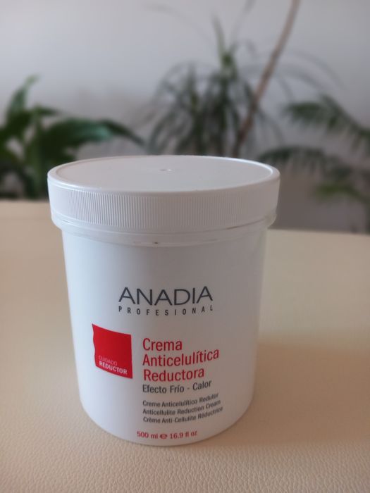 Creme de marca Anadia  anticelulitica embalagem fechada