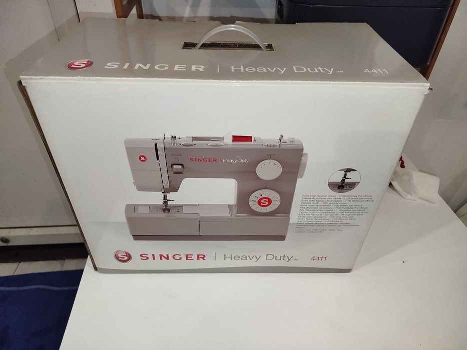 Máquina de costura heavy duty 4411
