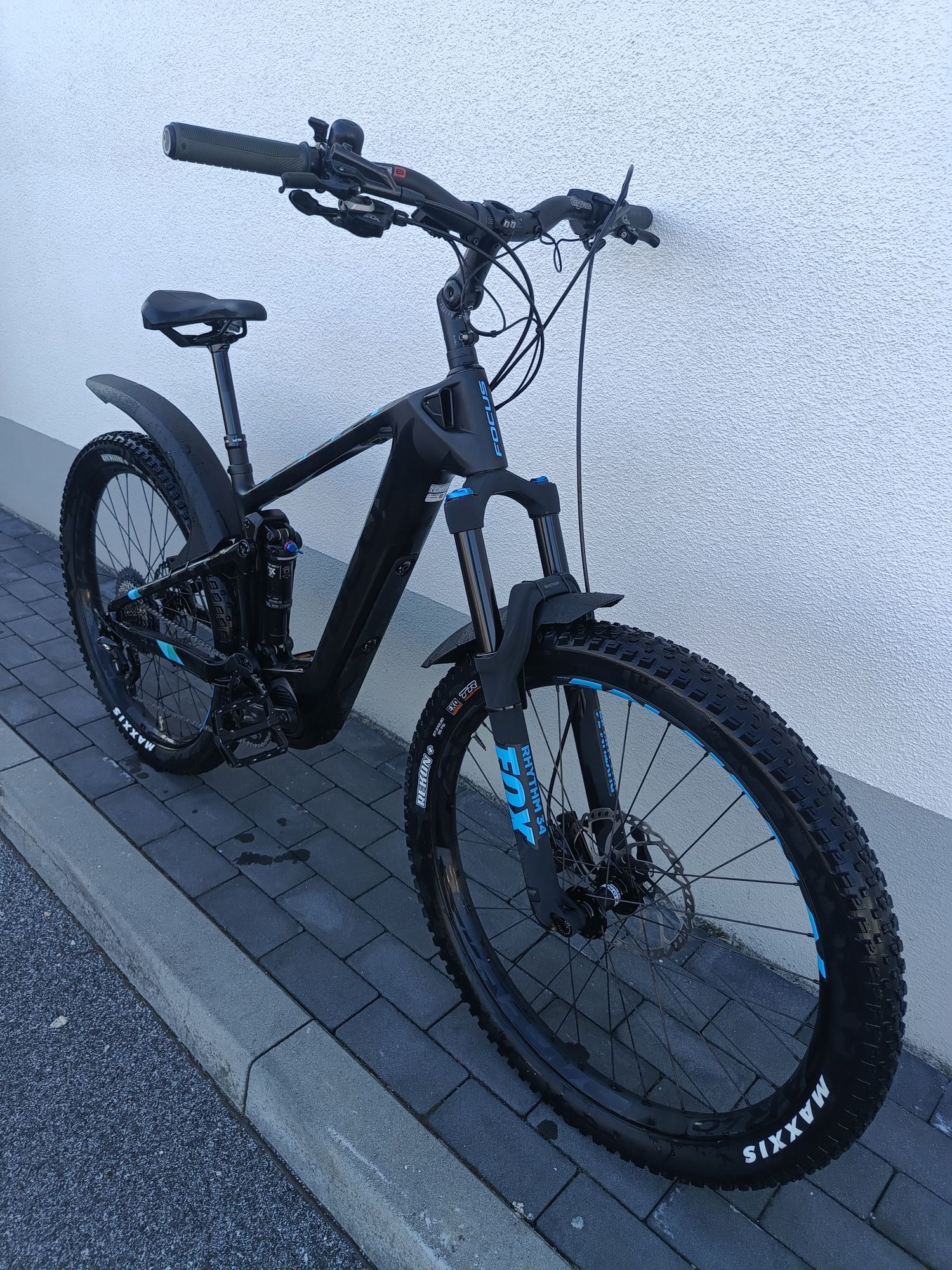 Focus Jam 2 Carbon 27.5 Plus Novatec Fox Deore XT