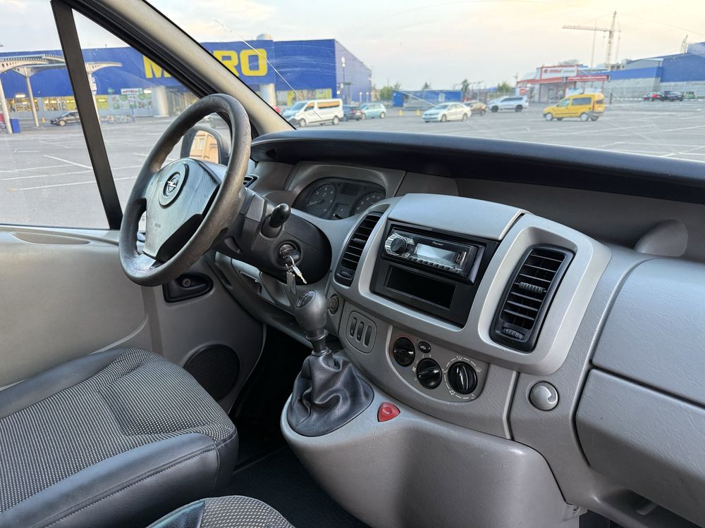 Бус Opel Vivaro 2006 (1.9dCi) мінівен, можливий обмін vito, trafic, t5
