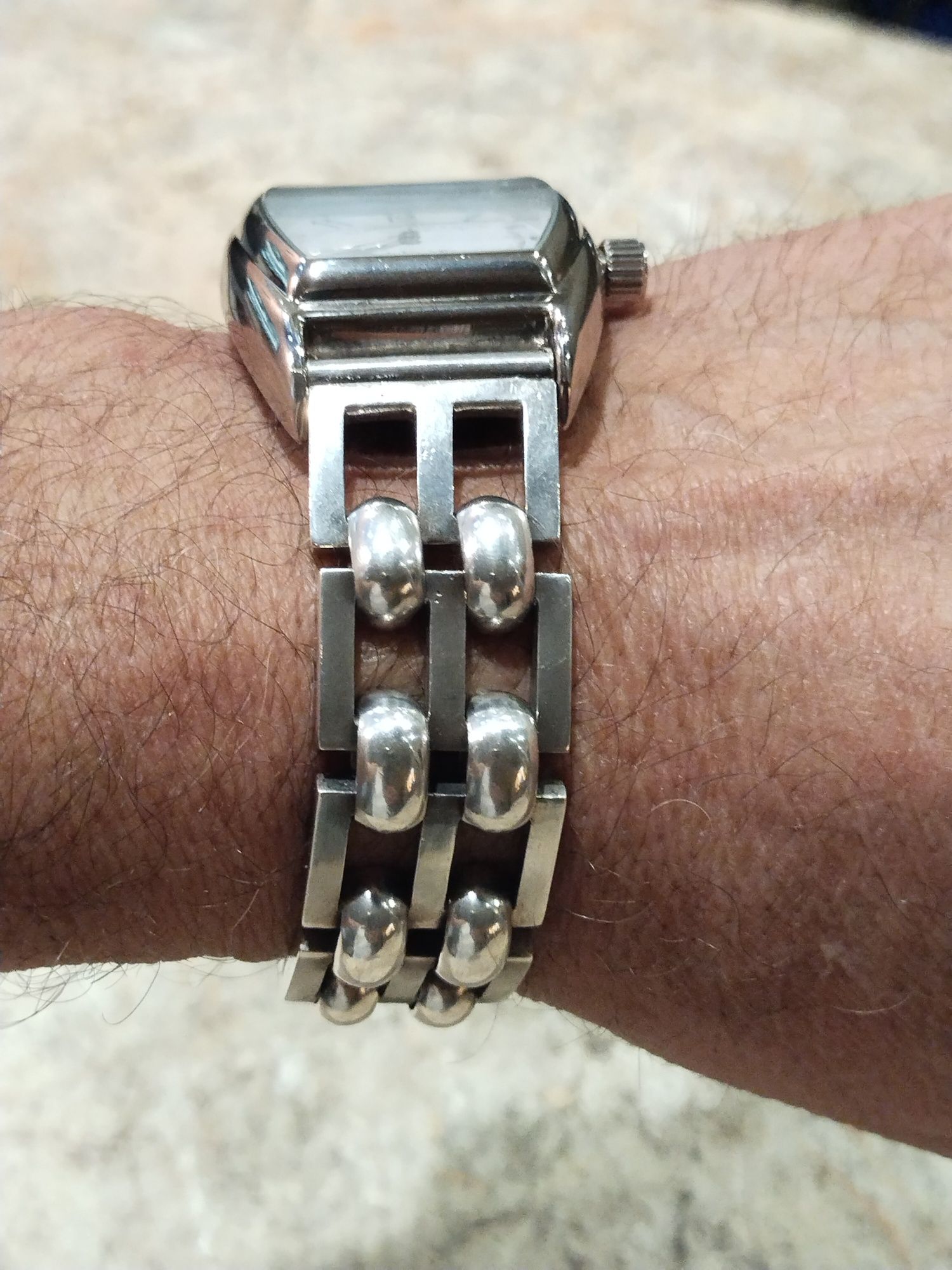 Продам часы с серебряным браслетом
