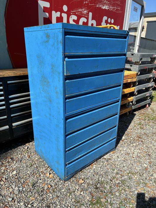 Metalowa szafa warsztatowa z szufladami