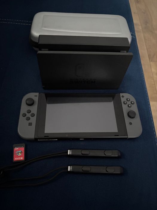 Konsola Nintendo Switch + Gra Mario