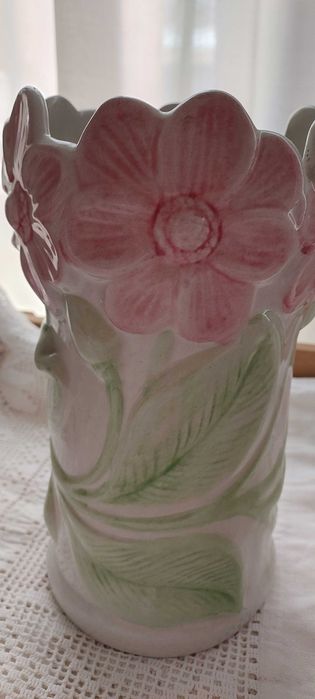 Conjunto de floreiras em porcelana