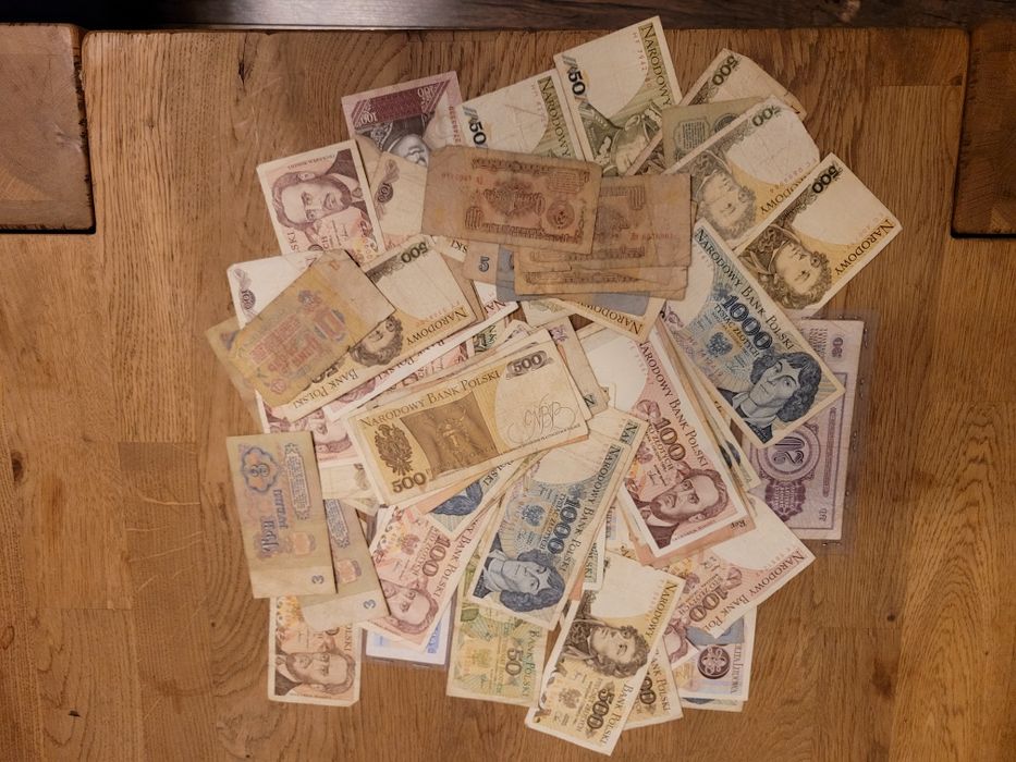 Banknoty różne,,