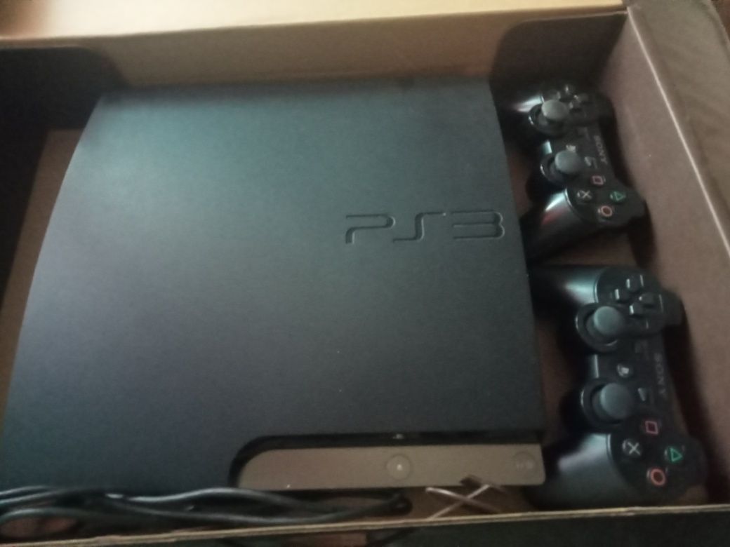 Sprzedam PS3 plus dwa pady