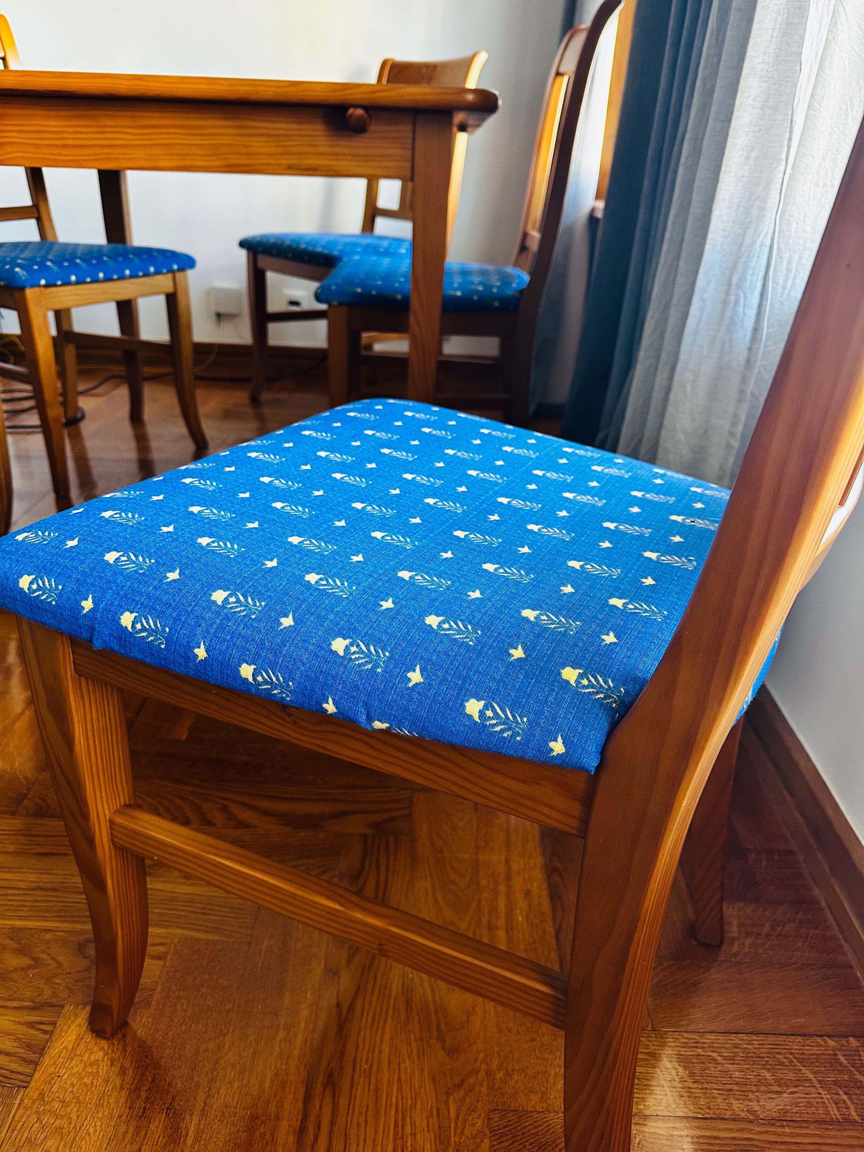 Conjunto de mesa extensível + 4 cadeiras de madeira maciça