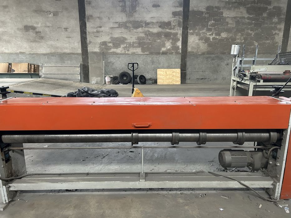 Vendo maquina de corte e vinco para caixas de cartao canelado