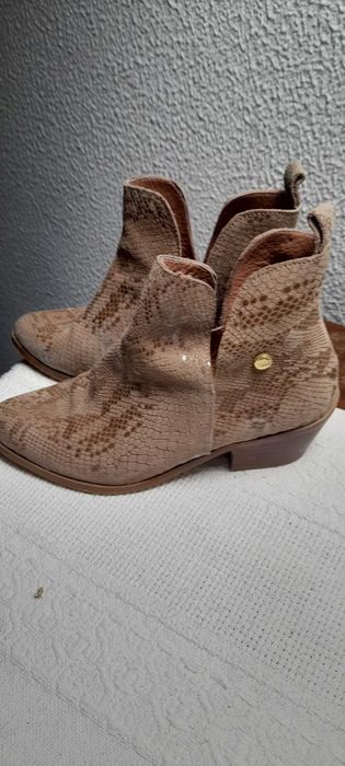 Botins Ruika tamanho 35