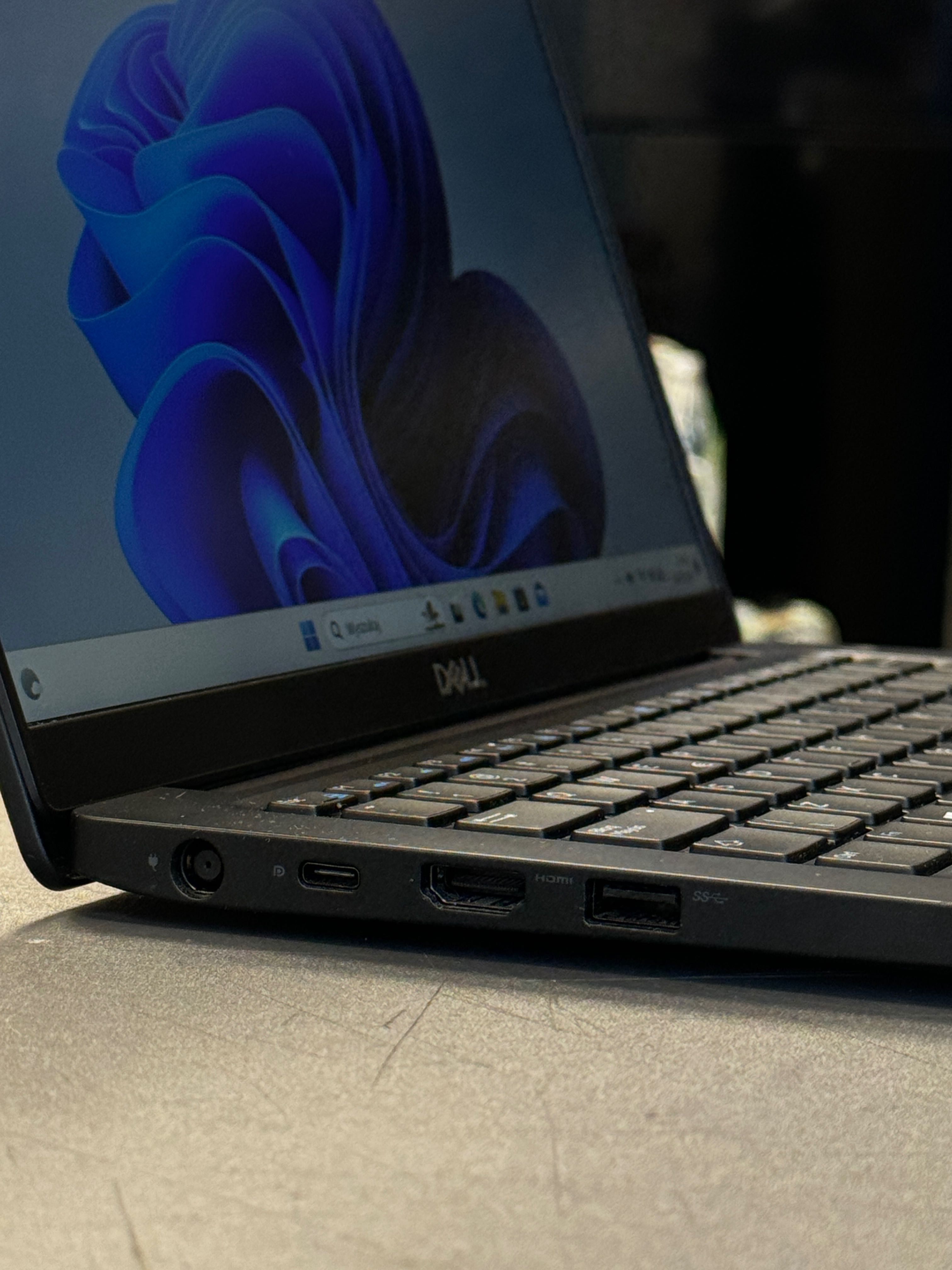 Dell Latitude 7390 i5 16GB 256SSD, FullHD IPS! W11 Pro! Gwarancja Rok!