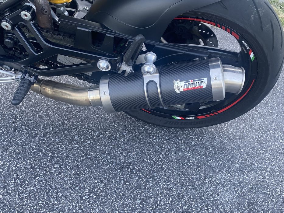 Ducati Monster 695
