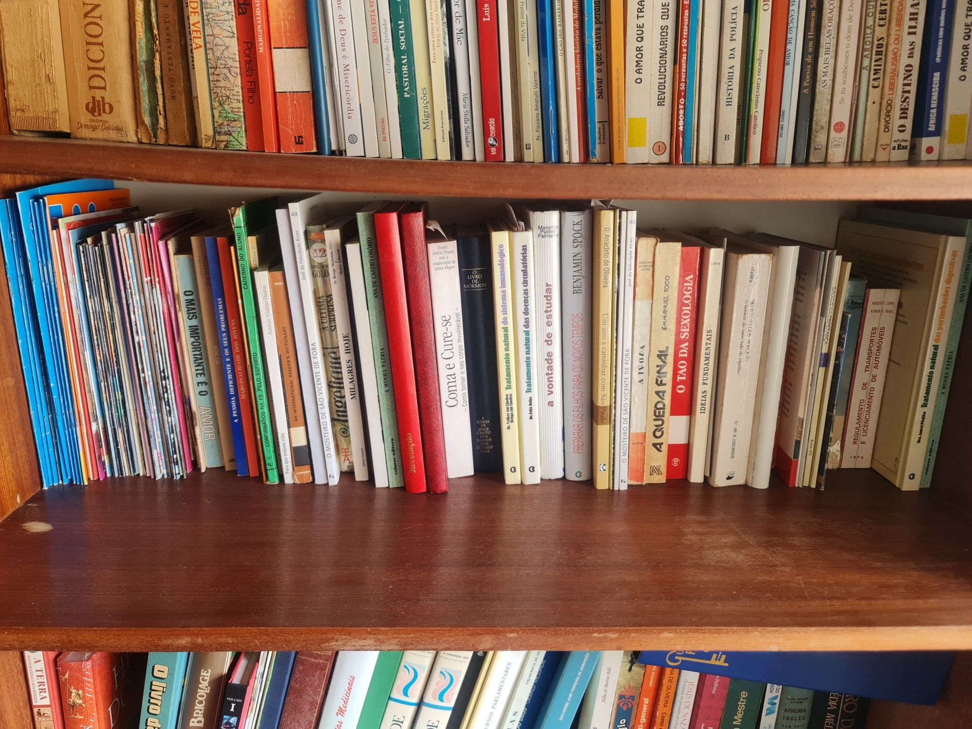 Centenas de Livros, enciclopédias