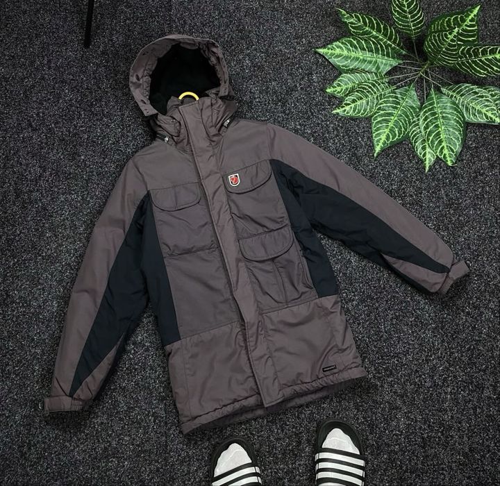 Пуховик Fjallraven Arcteryx женская размер M ( смотрите замеры )