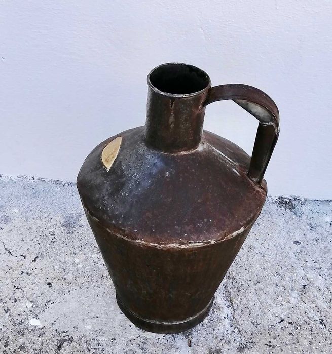 antigo cantaro de agua em zinco