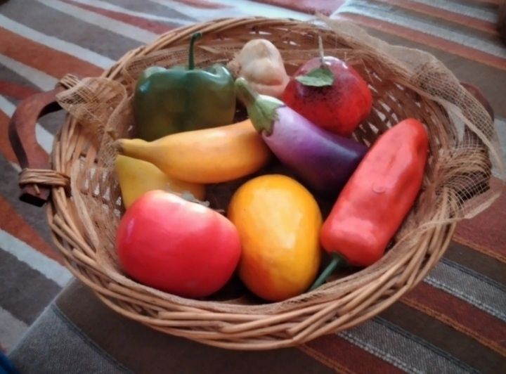 Conjunto de cesta com 9 frutos e legumes decorativos