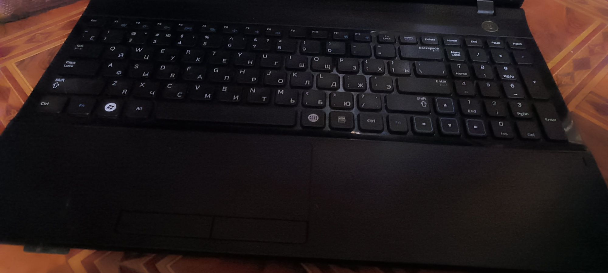 Отличный ноутбук Samsung np300e5x