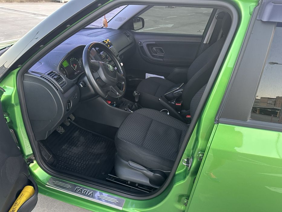 Продам Шкоду Фабію 2012 року 1.4 двигун з ГБО