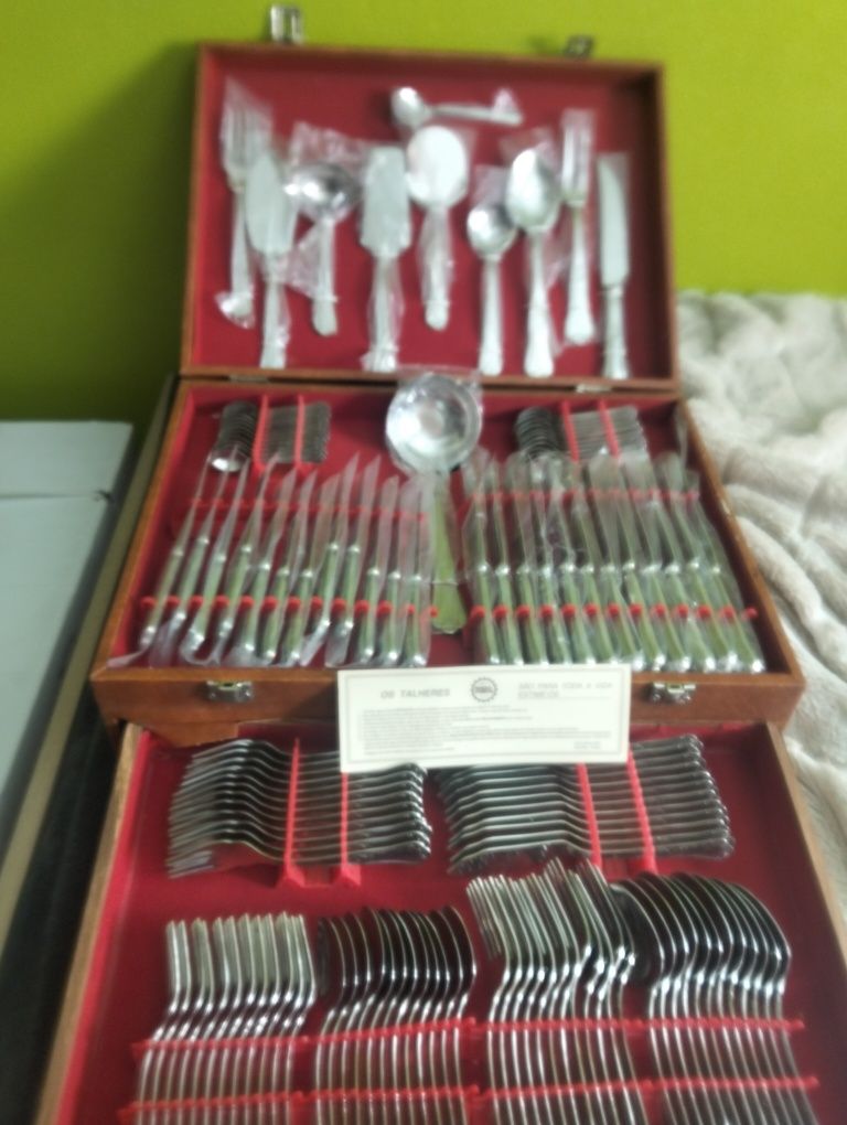 Vendo conjunto com 130 pessas nunca usado
