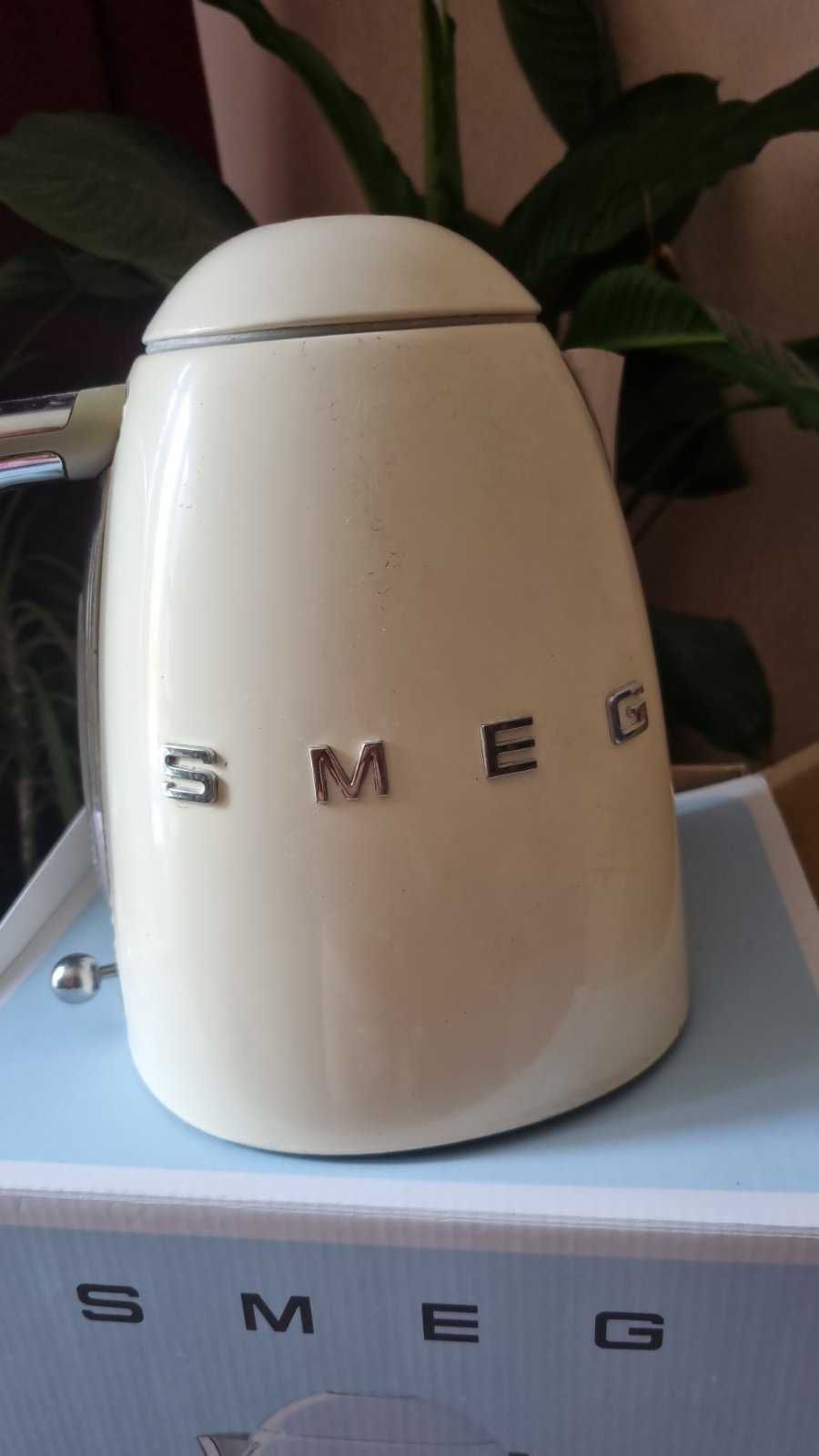 Smeg Чайник електричний; Колір кремовий  Великобританія виставковий