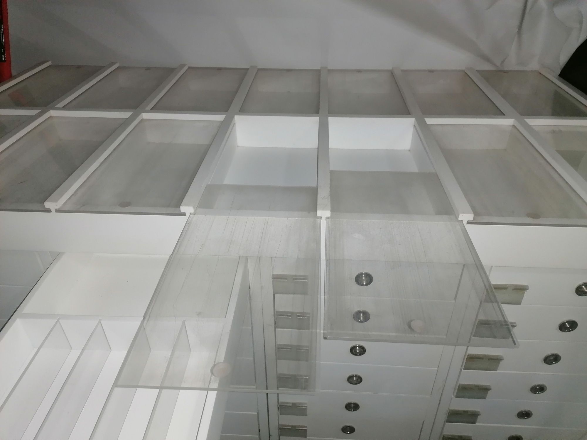 Movel para guardar e expor moedas