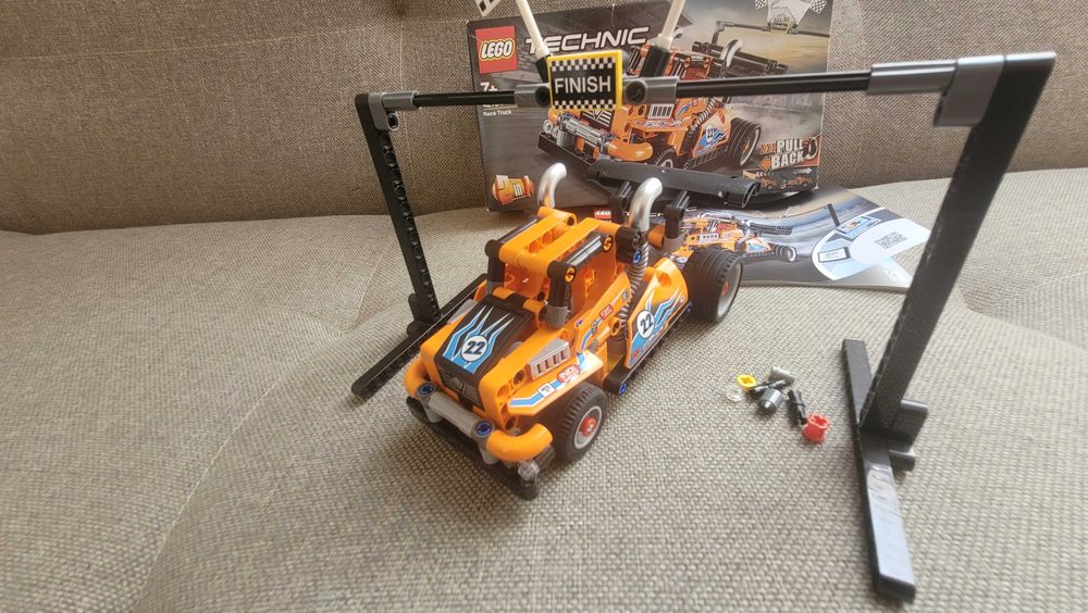 HO HO HO - LEGO Technic 42104 - Ciężarówka Wyścigowa 2w1 - KOMPLETNY