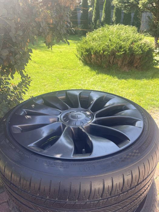 Диски та шини на Tesla model Y Performance б/у