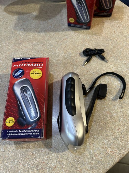 Latarka diodowa na dynamo DL-2131