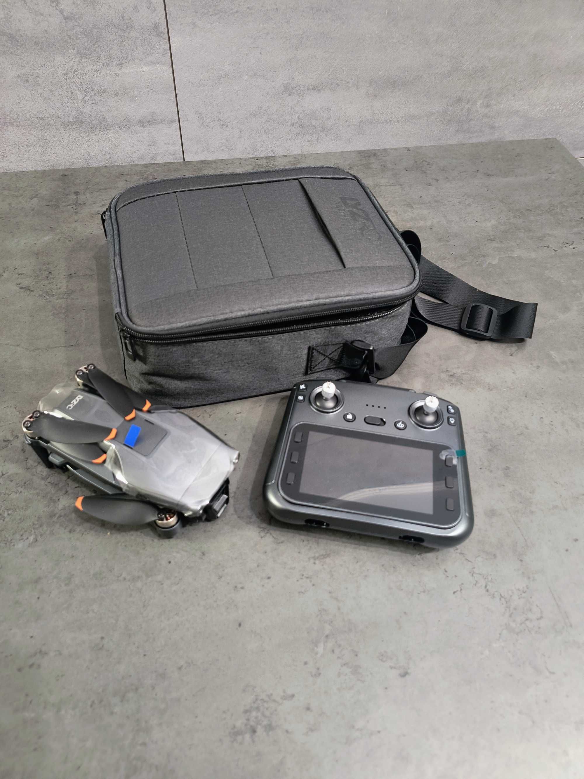 DRON profesjonalny, duży, z GPS, kamera 4k - RADIO Z MONITOREM LCD