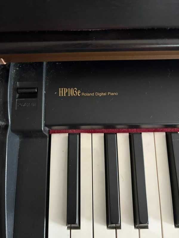 Piano digital Roland HP103e