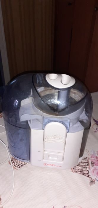 Соковыжималка First