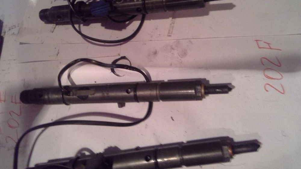 Управляюча форсунка Audi WV Skoda 2.5 tdi 059130202G 059130202F