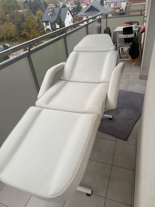 Łóżko do robienia rzęs lub masażu