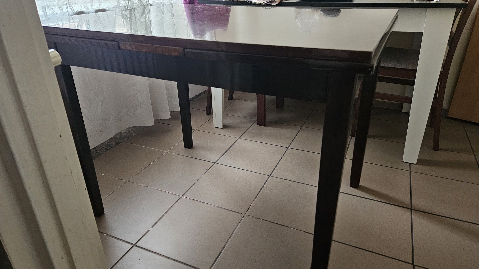 Stół drewniany rozkładany w stylu retro