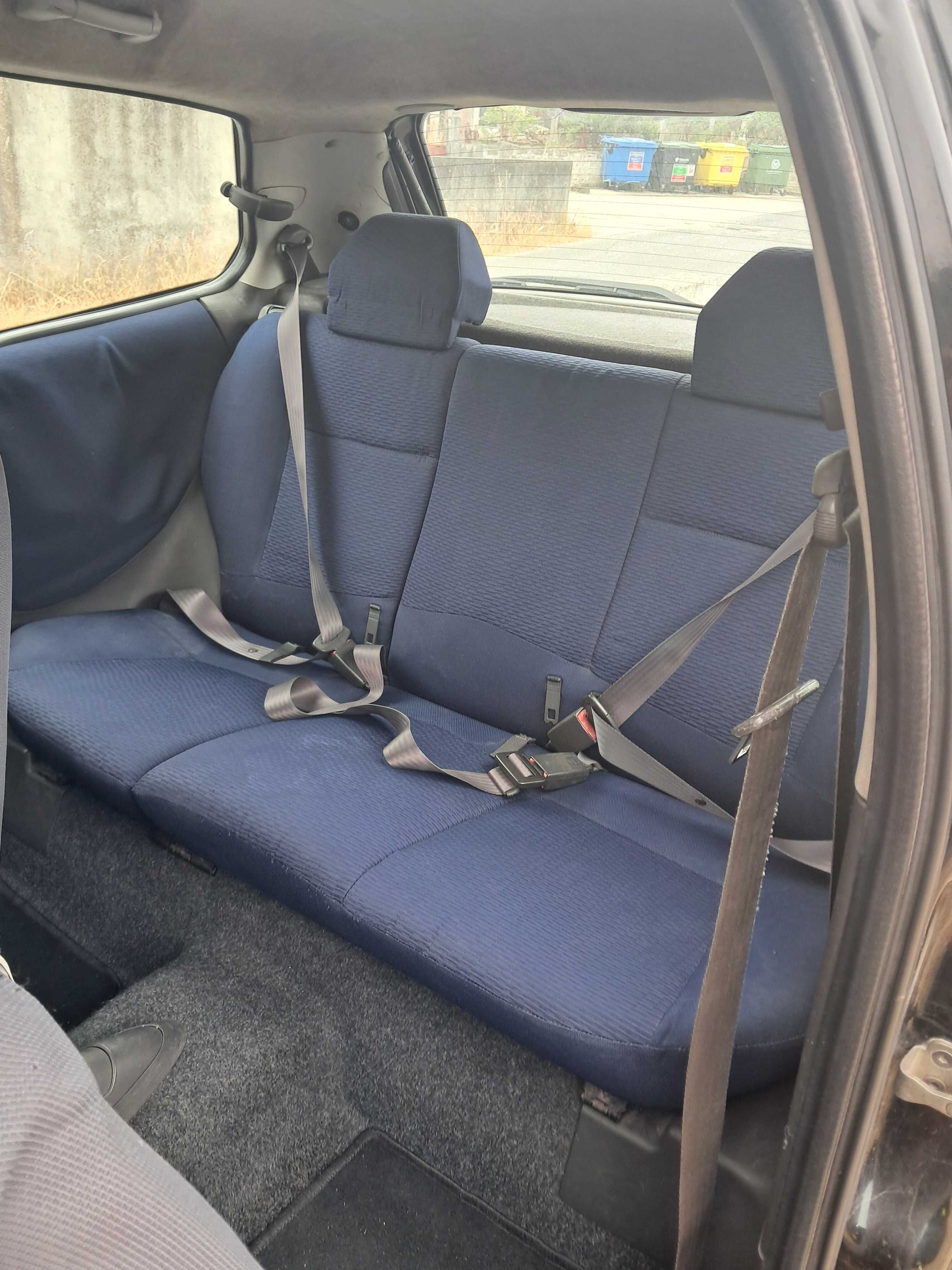 Vende se Fiat Punto, carro citadino e económico