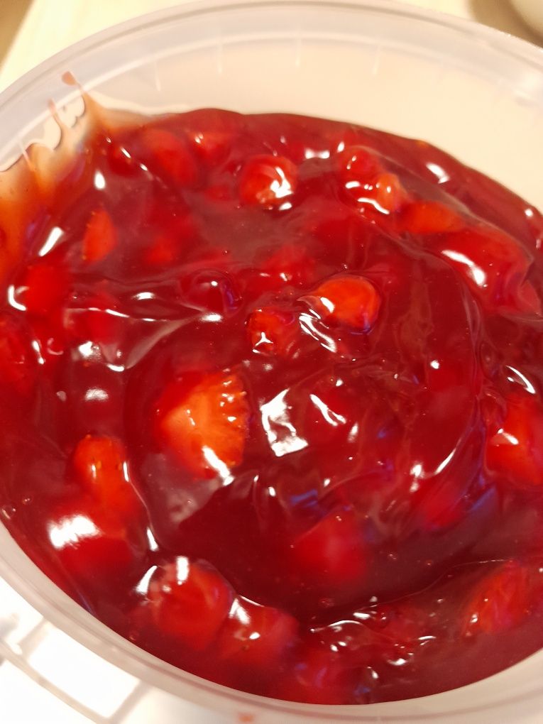 Джем конфитюр с кусочками клубники для тортов трайфлов и десертов