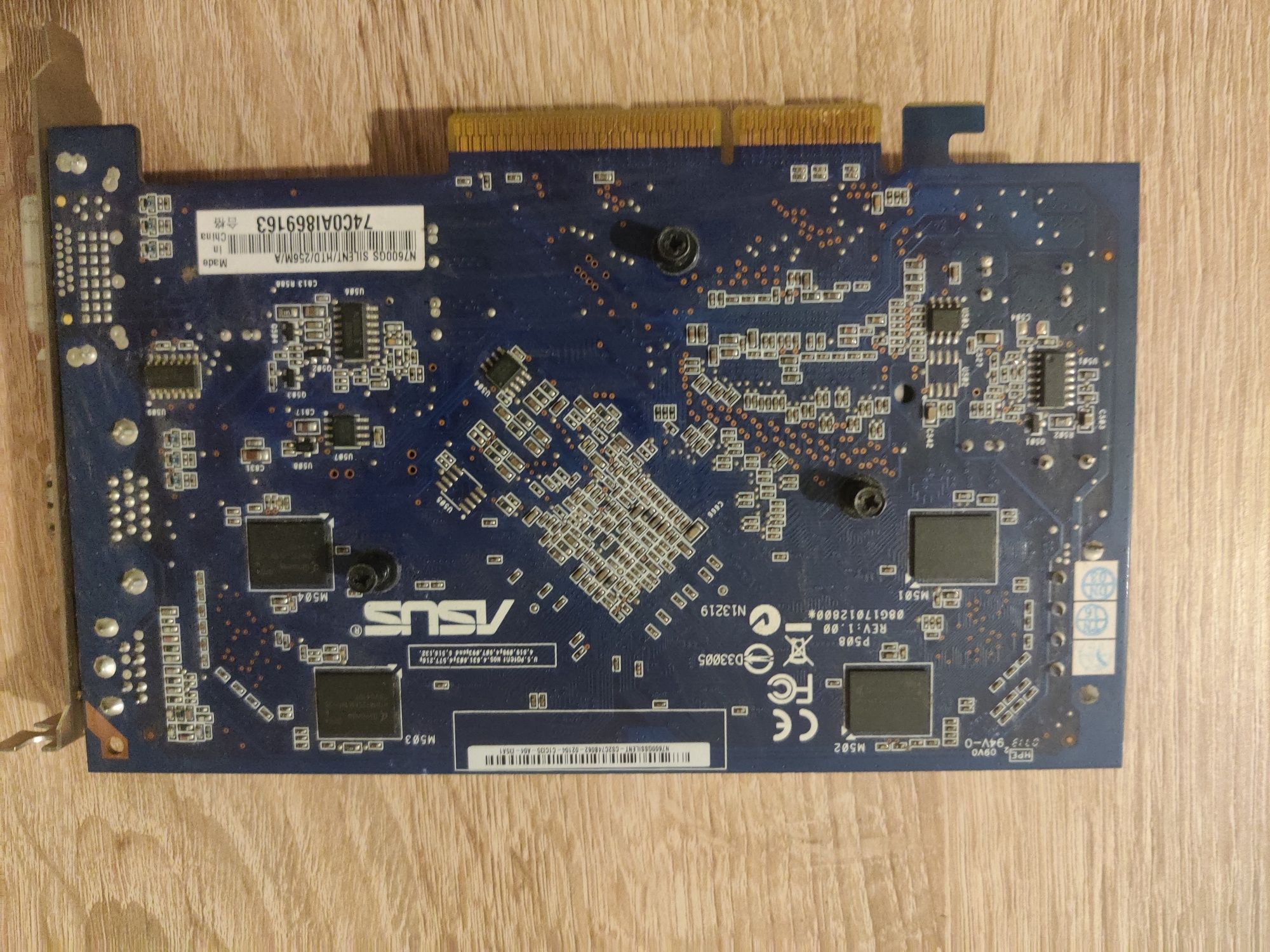 Karta  Asus 7300Gt 256Mb Ddr2 PCIeI

TYP KARTA GRAFICZNA
