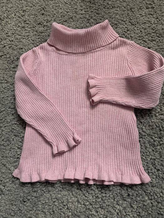 Дитячий светр, гольф, водолазка з рюшиками на дівчинку