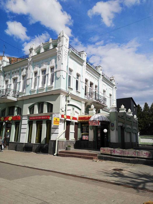 Продається  3-кімнатна квартира по вул. Л.Українки