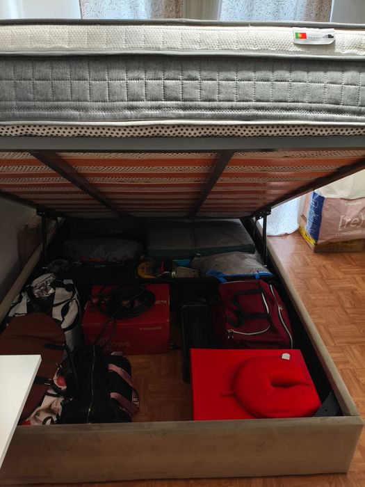 Vendo cama + estrado elevatório + colchão