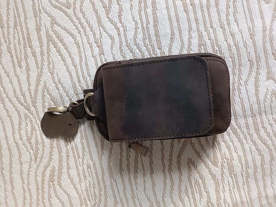 Bolsa de cintura em couro