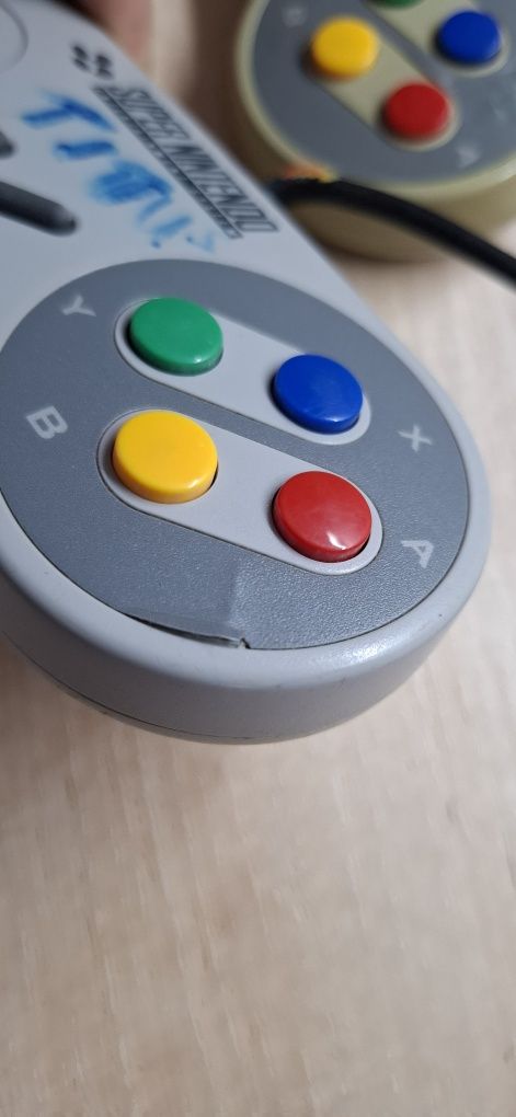 Dwa pady do konsoli nintendo snes