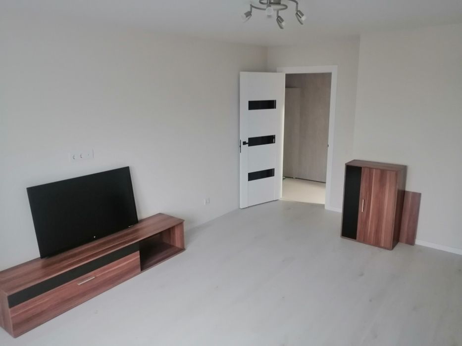 Поклейка обоїв, шпалер, ламінат